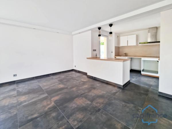 Appartement refait à neuf de 63m² avec 3 pièces et Terrasses - 2 Parkings - Piscine