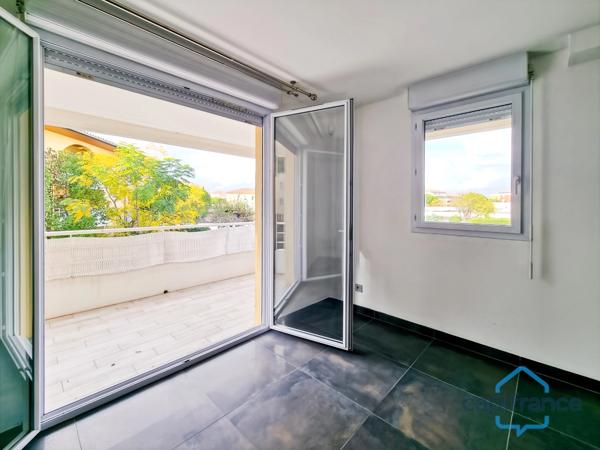 Appartement refait à neuf de 63m² avec 3 pièces et Terrasses - 2 Parkings - Piscine
