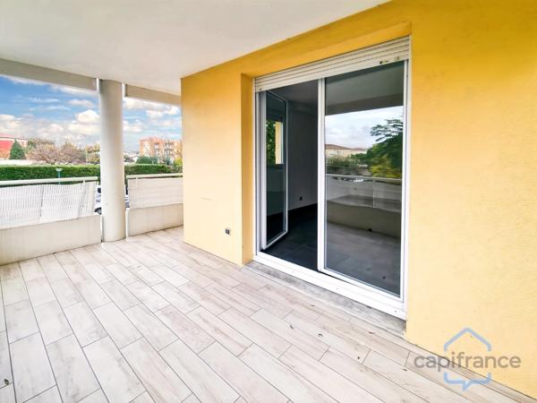Appartement refait à neuf de 63m² avec 3 pièces et Terrasses - 2 Parkings - Piscine