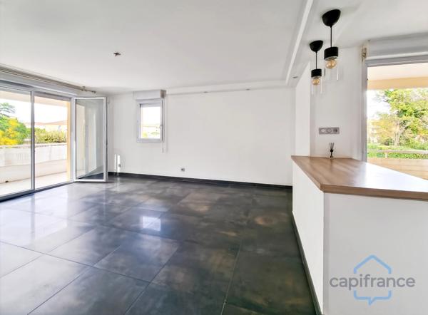 Appartement refait à neuf de 63m² avec 3 pièces et Terrasses - 2 Parkings - Piscine