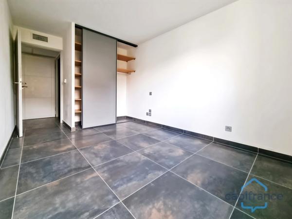 Appartement refait à neuf de 63m² avec 3 pièces et Terrasses - 2 Parkings - Piscine
