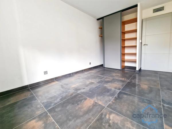 Appartement refait à neuf de 63m² avec 3 pièces et Terrasses - 2 Parkings - Piscine