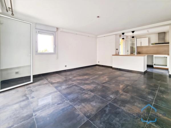 Appartement refait à neuf de 63m² avec 3 pièces et Terrasses - 2 Parkings - Piscine