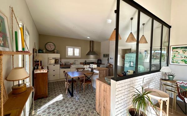 Maison à vendre    6 pièces • 156,14 m2 Balaruc-les-Bains