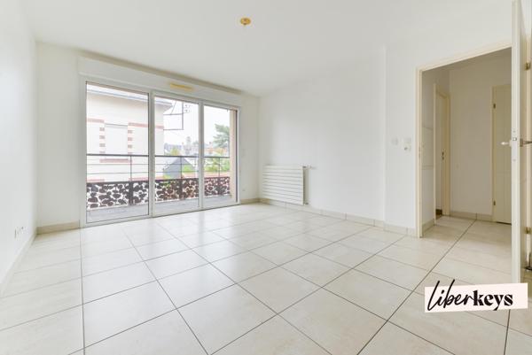 Nantes — Entre St-Mihiel et St-Clément : T2 de 44 m² avec balcon et garage en sous-sol dans résidence de 2013