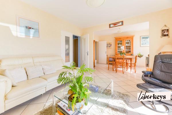 Appartement T4 de 77 m² avec balcon, cave et parking équipé 