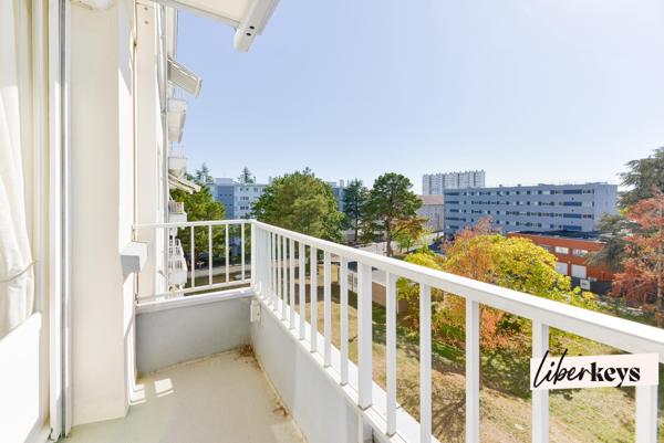 Appartement T4 de 77 m² avec balcon, cave et parking équipé 
