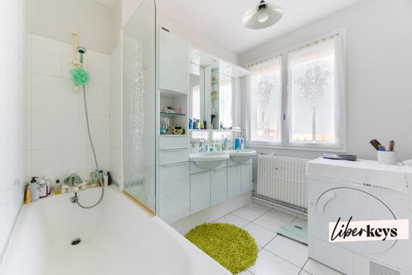 Appartement T4 de 77 m² avec balcon, cave et parking équipé 