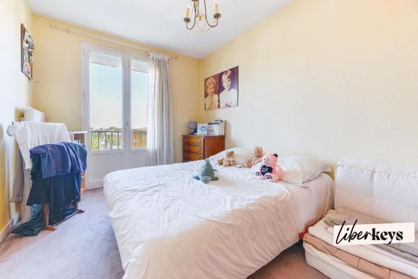 Appartement T4 de 77 m² avec balcon, cave et parking équipé 