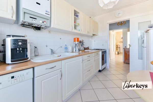 Appartement T4 de 77 m² avec balcon, cave et parking équipé 