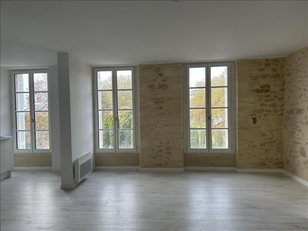 Appartement à louer 741 € CC BLAYE 3 p 70 m² DPE C