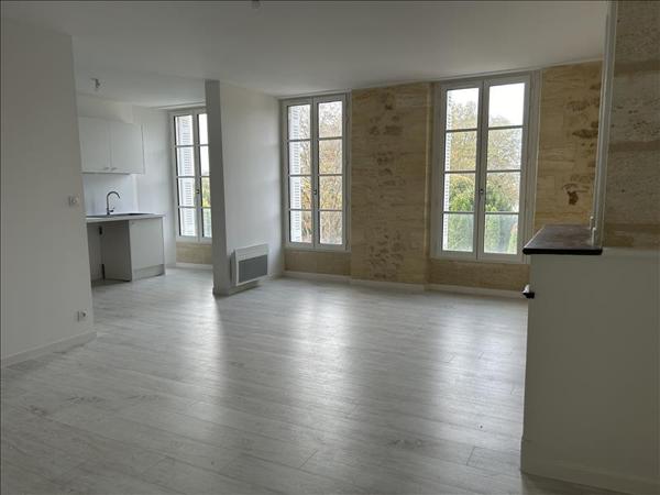 Appartement à louer 741 € CC BLAYE 3 p 70 m² DPE C