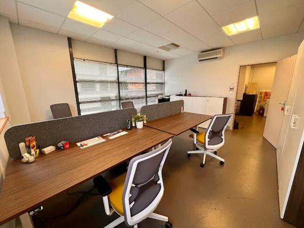 Bureaux à louer à Avignon, ensemble clos avec parking et fibre optique