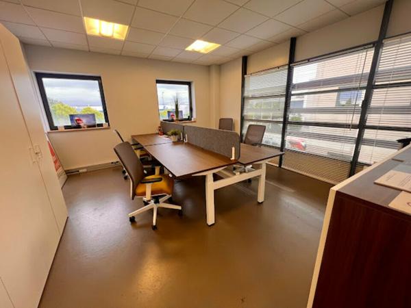 Bureaux à louer à Avignon, ensemble clos avec parking et fibre optique