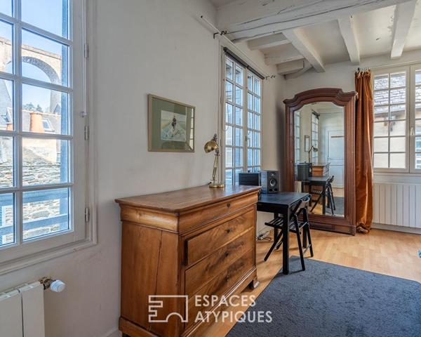 Maison Pondalez – Triplex disponible, galerie d’art et studios à revenus locatifs