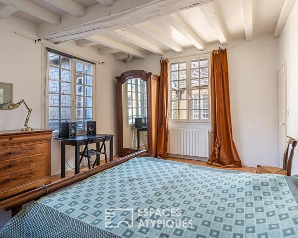 Maison Pondalez – Triplex disponible, galerie d’art et studios à revenus locatifs