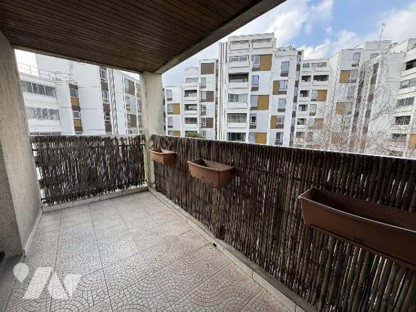 Au calme Beau balcon exposé ouest