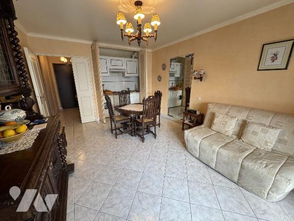 Au calme Beau balcon exposé ouest