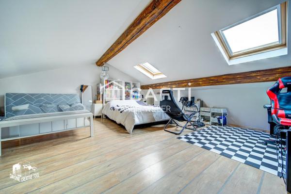 Maison mitoyenne rénovée – À 400 m de la gare – Aucun travaux à prévoir – Jardin clôturé