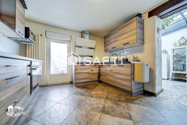 Maison mitoyenne rénovée – À 400 m de la gare – Aucun travaux à prévoir – Jardin clôturé