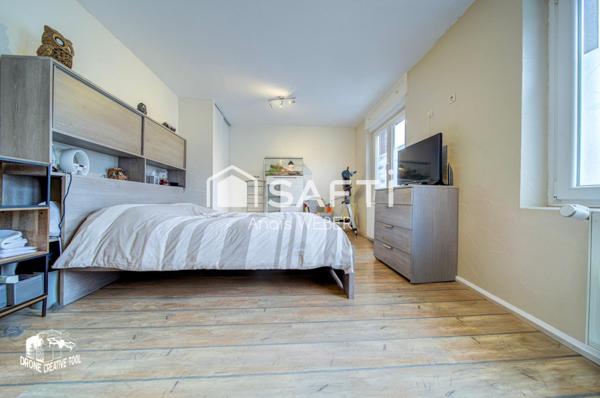 Maison mitoyenne rénovée – À 400 m de la gare – Aucun travaux à prévoir – Jardin clôturé