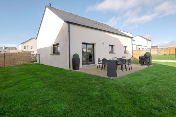 Maison contemporaine à vendre à Châteaugiron - 3 chambres, garage et jardin