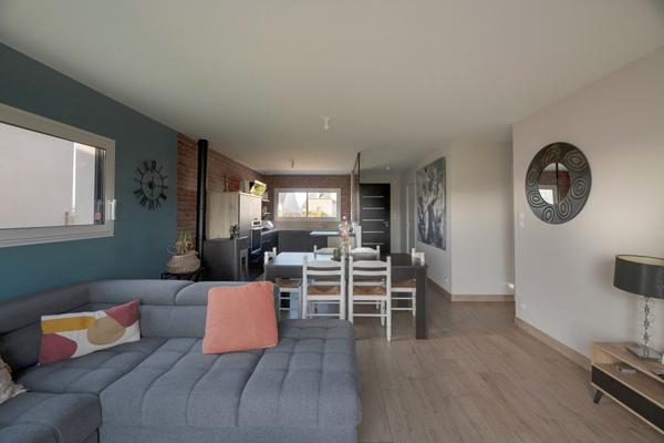 Maison contemporaine à vendre à Châteaugiron - 3 chambres, garage et jardin