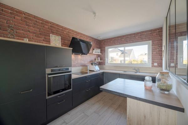 Maison contemporaine à vendre à Châteaugiron - 3 chambres, garage et jardin
