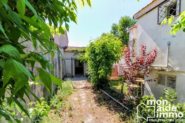 Maison et son garage + Murs commerciaux