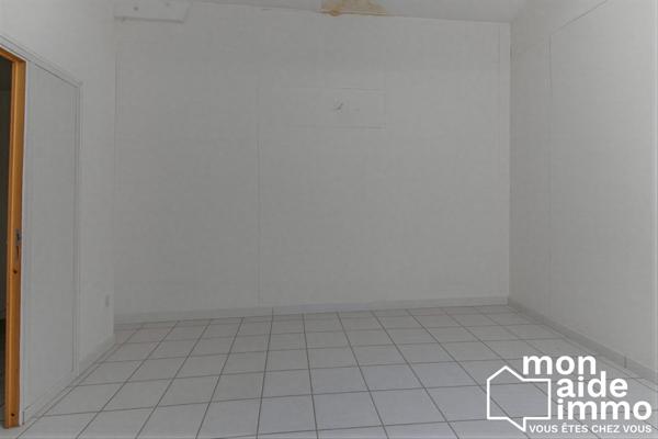 Maison et son garage + Murs commerciaux