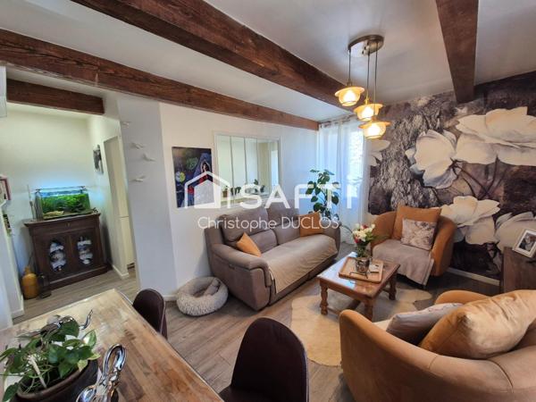 Maison de village avec balcon, cave et appartement indépendant.