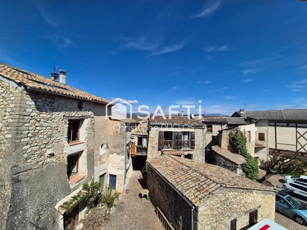 Maison de village avec balcon, cave et appartement indépendant.