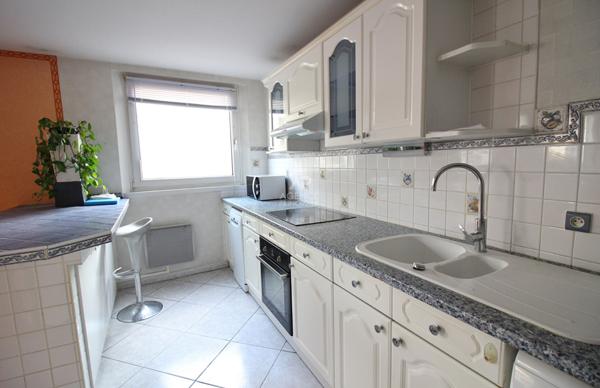 Hyper centre-ville - 4 pièces avec grande terrasse €330 000 ** - Référence 25-3868