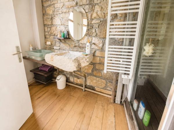Garage de 120m2 situé à Sarrancolin