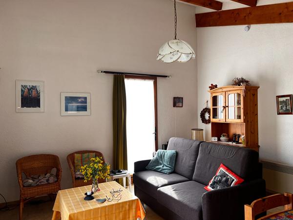 Maison 3 pièces avec terrasse ensoleillée dans environnement reposant