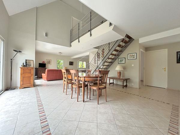 Maison Neuville Sur Sarthe 5 chambres, double garage, très économe en énergie