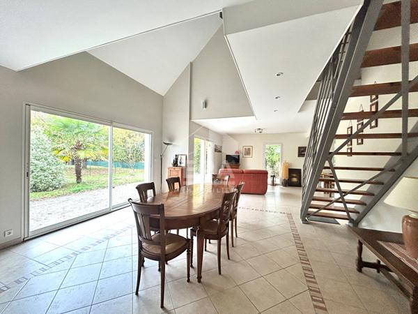 Maison Neuville Sur Sarthe 5 chambres, double garage, très économe en énergie