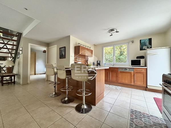 Maison Neuville Sur Sarthe 5 chambres, double garage, très économe en énergie