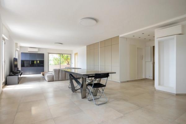 ***VISITE VIRTUELLE DISPONIBLE SUR DEMANDE...MARSEILLE 8ᵉ...RÉSIDENCE FLOTTE...APPARTEMENT FAMILIAL DE STANDING...TERRASSE...VUE DÉGAGÉE...CLIMATISATION INTÉGRALE***