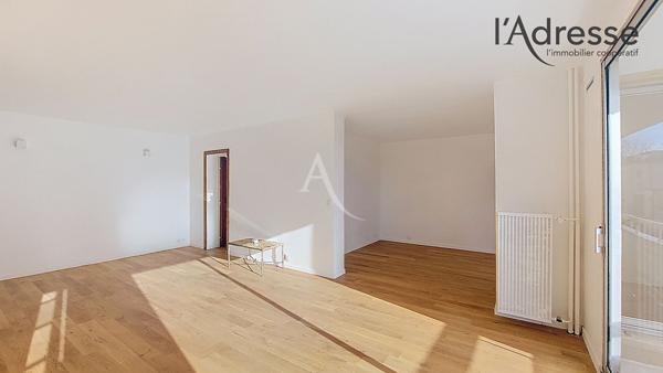 PUTEAUX/Centre ville 4/5 pièces de 97 m² avec parking boxé, 3 balcons