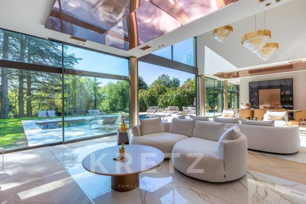 Propriété contemporaine de standing avec piscine et jardin paysager