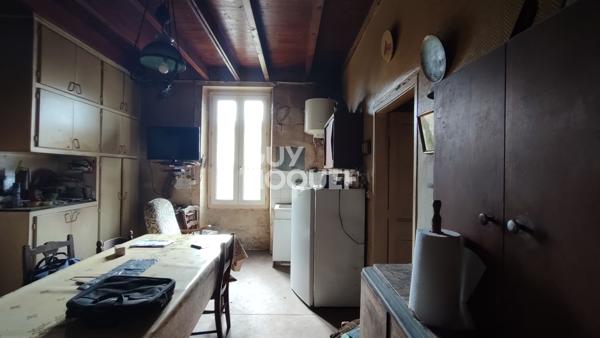 Ensemble immobilier et ses nombreuses dépendances