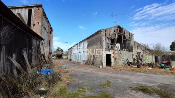 Ensemble immobilier et ses nombreuses dépendances
