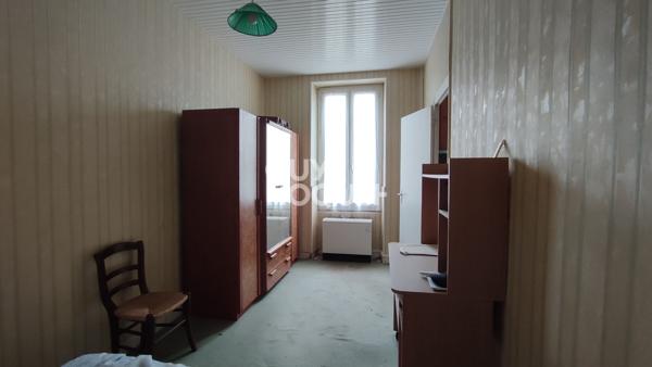 Ensemble immobilier et ses nombreuses dépendances