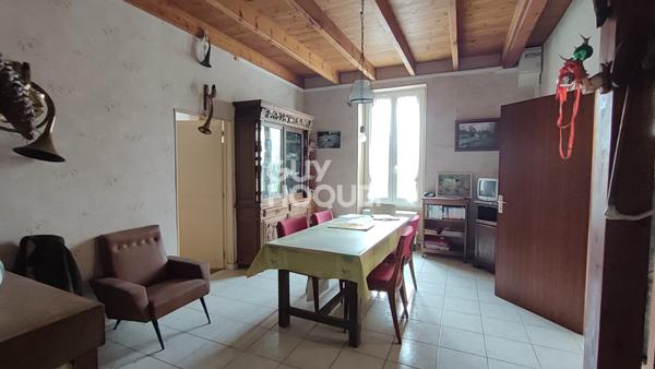 Ensemble immobilier et ses nombreuses dépendances