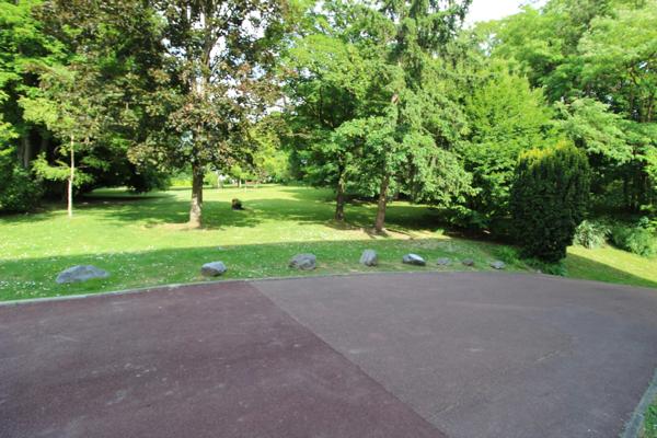 RUEIL-MALMAISON - CENTRE VILLE - STUDIO 24 M² - ENVIRONNEMENT TRES VERDOYANT - BALCON - CAVE