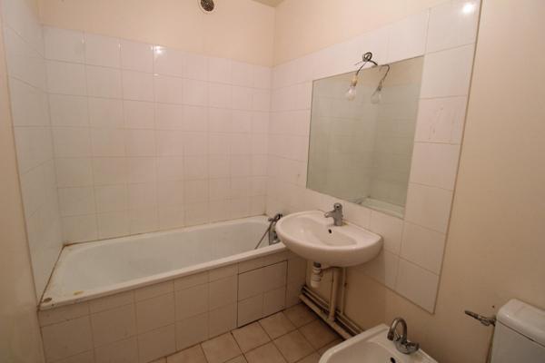 RUEIL-MALMAISON - CENTRE VILLE - STUDIO 24 M² - ENVIRONNEMENT TRES VERDOYANT - BALCON - CAVE