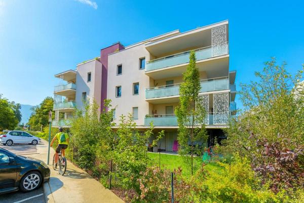 Centre St Jorioz : Appartement T3 récent et lumineux. 68 m² avec terrasse et grand garage