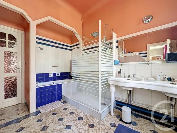 Maison à vendre  9 pièces - 350 m 2   LA MADELEINE  - 59