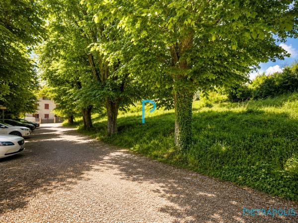 BULLY – Appartement 70 m² avec mezzanine, terrain et parking privé